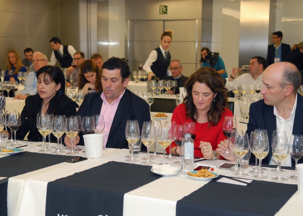 Catando vino de Vivanco